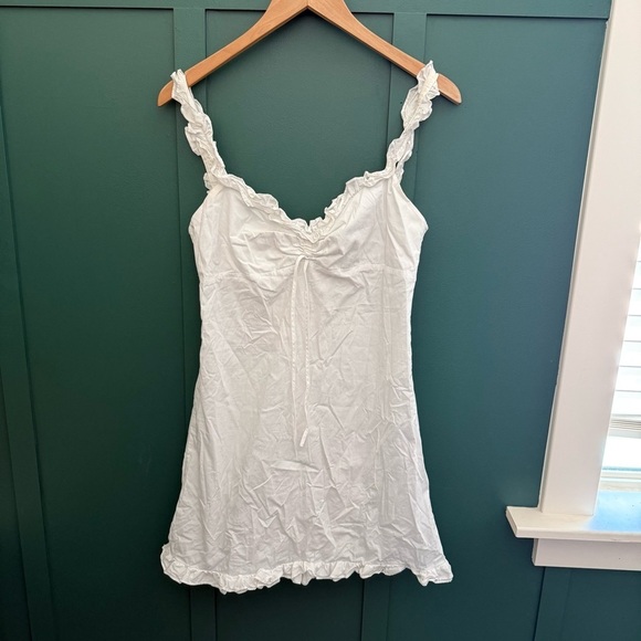 BETSEY JOHNSON X URBAN OUTFITTERS 90S White Ruffle Dress - Picture 2 of 9